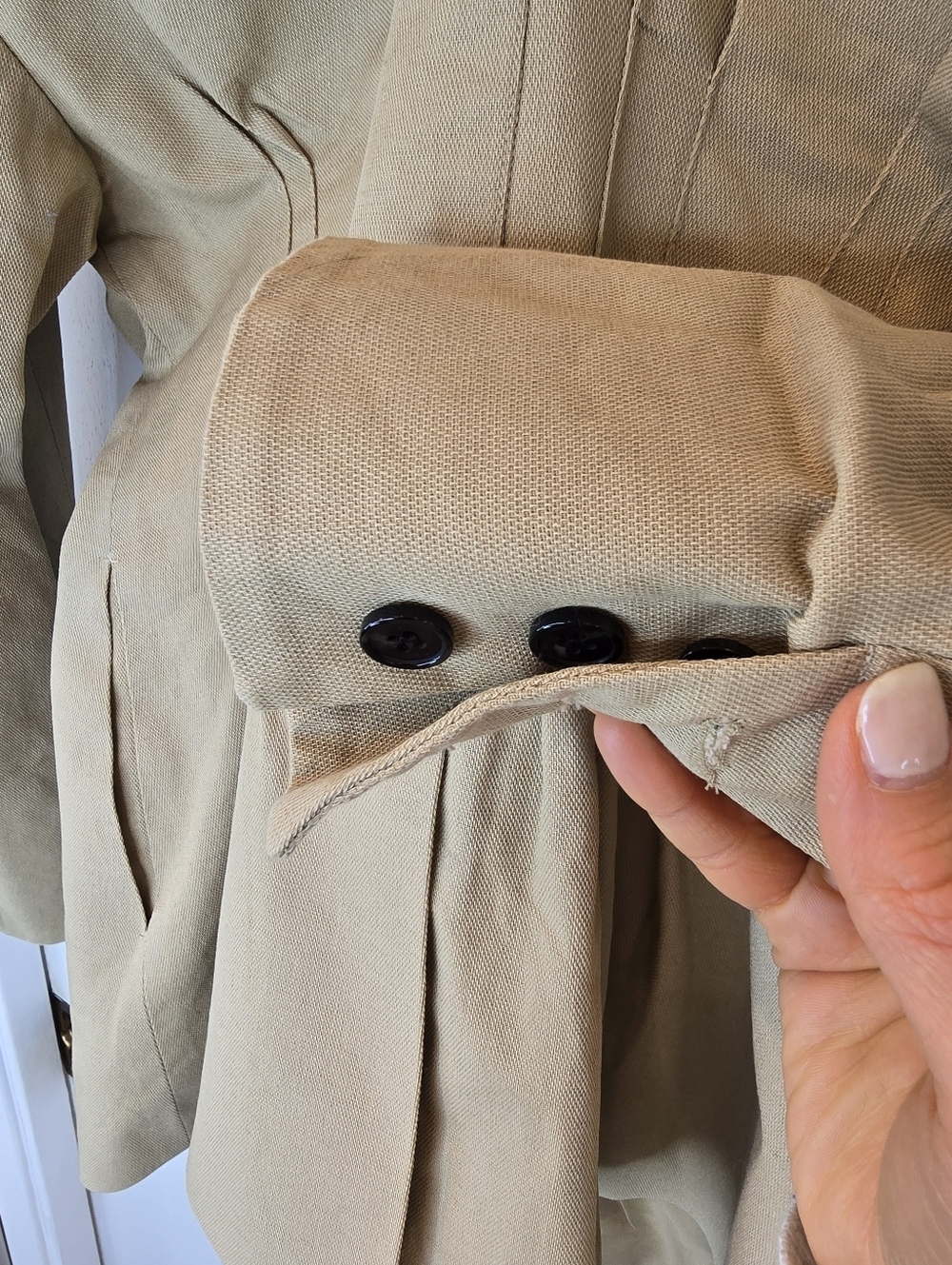 Rooms Shop Beige Women's Tailored Button-Front Top Size S/M - Picture 6 of 13